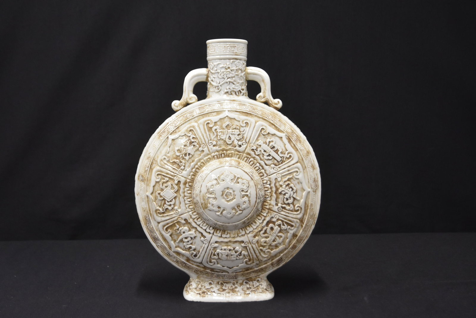 LARGE CHINESE PORCELAIN MOON FLASK - 3