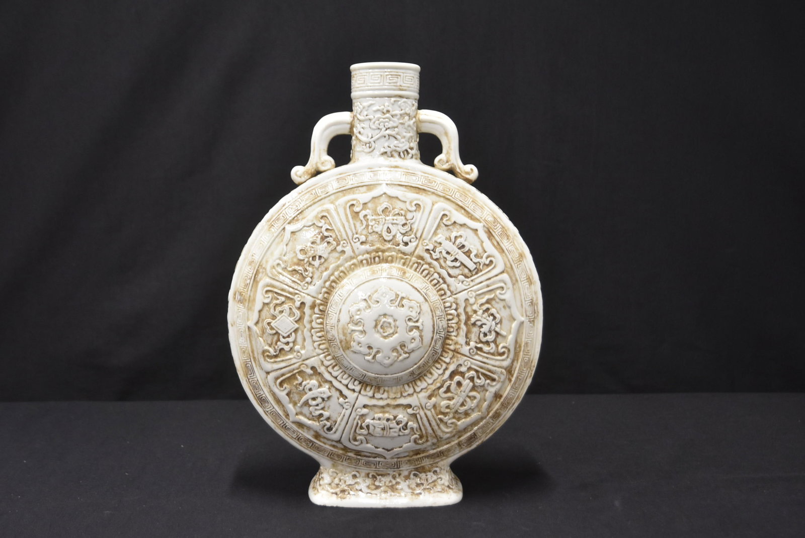 LARGE CHINESE PORCELAIN MOON FLASK - 4