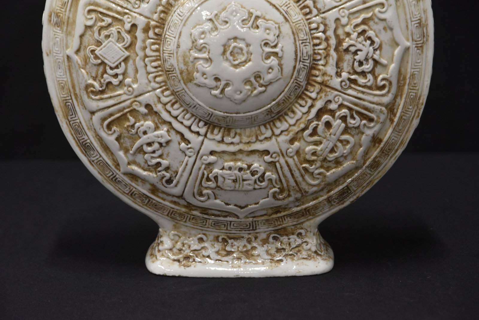 LARGE CHINESE PORCELAIN MOON FLASK - 7