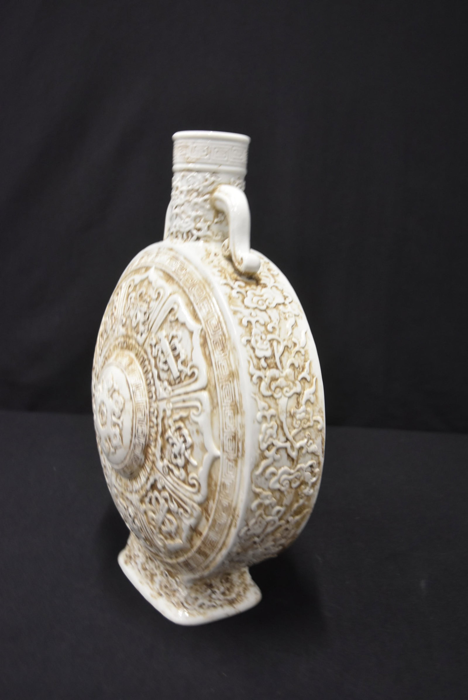LARGE CHINESE PORCELAIN MOON FLASK - 9