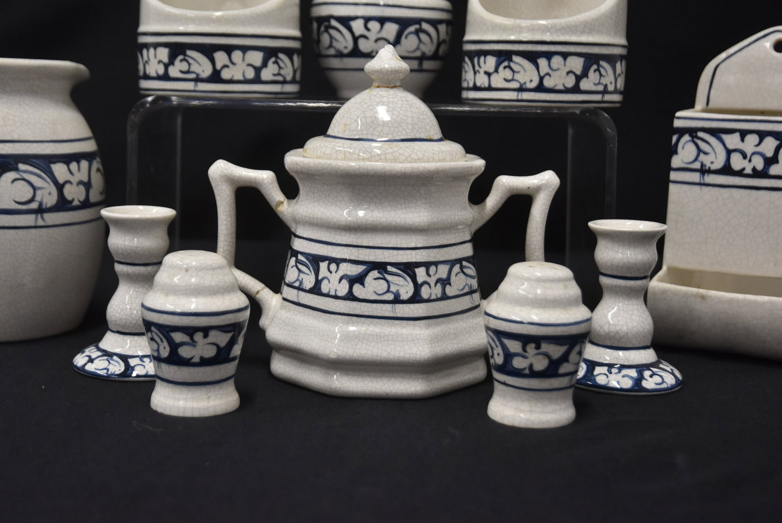 DEDHAM POTTERY RABBIT PATTERN TABLE WARE - 4