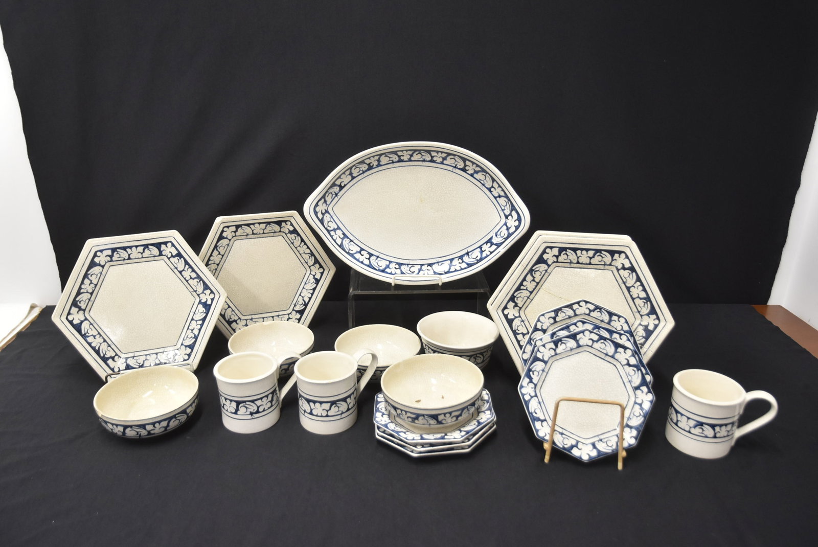 DEDHAM POTTERY RABBIT PATTERN COLLECTION - 2