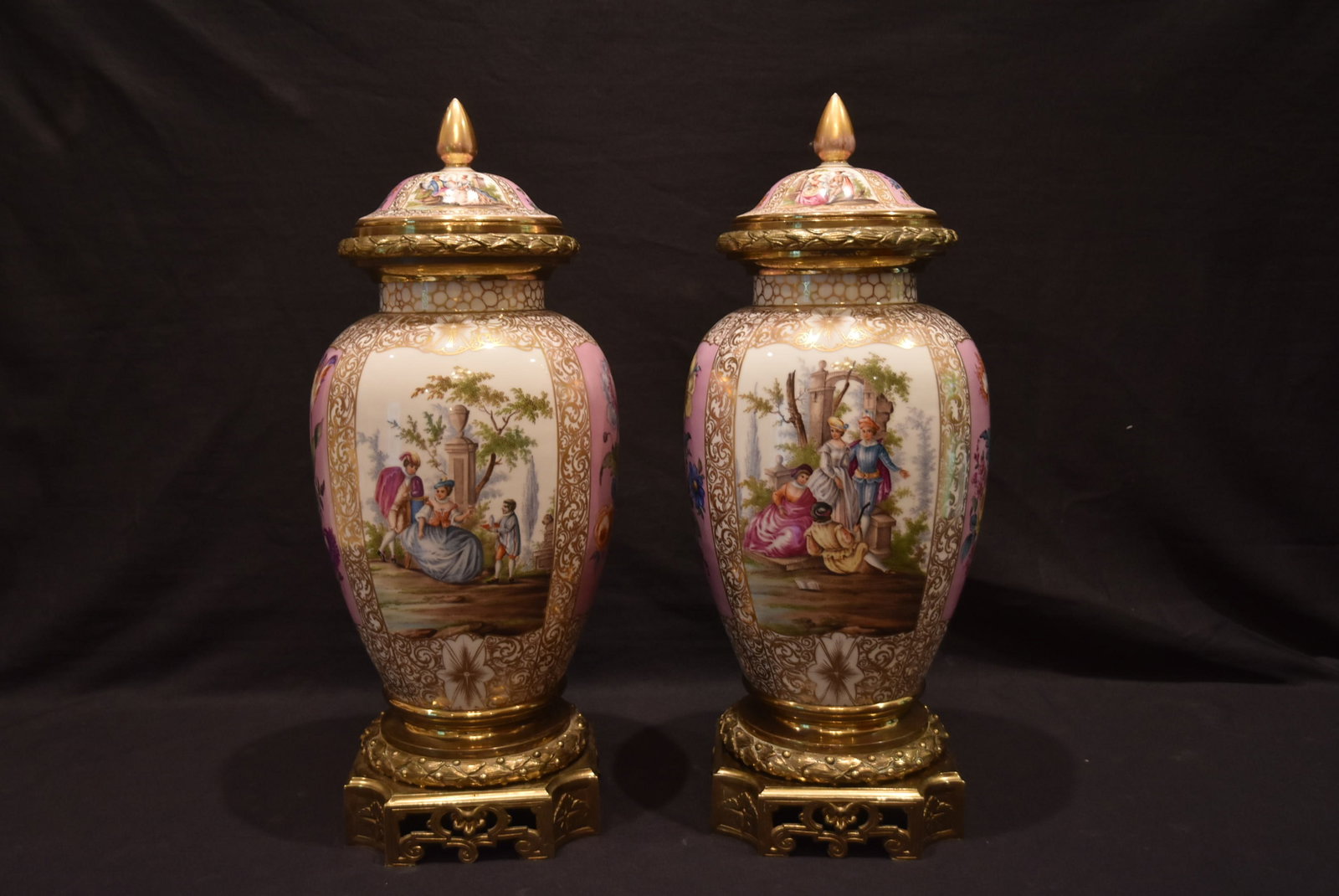 LARGE PAIR AUGUSTUS REX GINGER JARS - 2