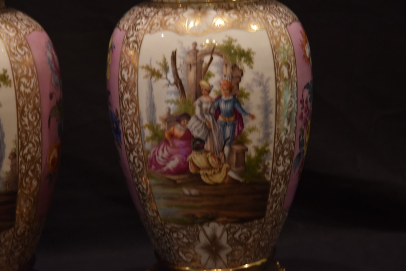 LARGE PAIR AUGUSTUS REX GINGER JARS - 4