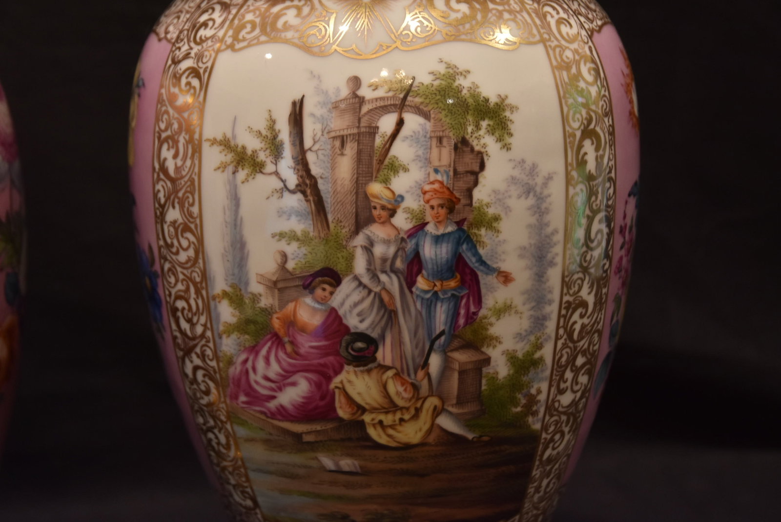 LARGE PAIR AUGUSTUS REX GINGER JARS - 5