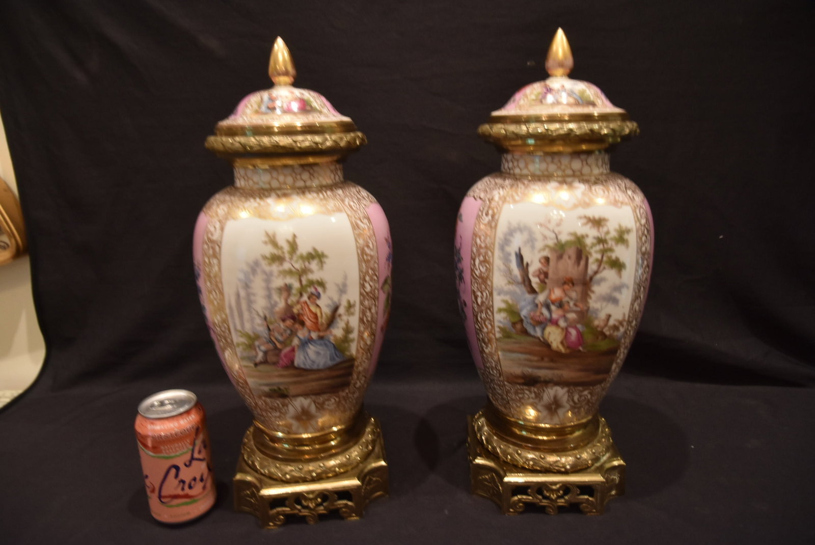 LARGE PAIR AUGUSTUS REX GINGER JARS - 9