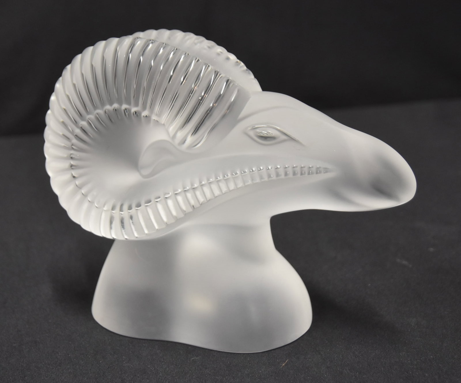 LALIQUE FROSTED CRYSTAL RAMS HEAD SCULPTURE: LALIQUE FROSTED CRYSTAL RAM HEAD MASCOT LALIQUE "AMON" RAM HEAD 3 1/2" x 8" x 6 1/2"