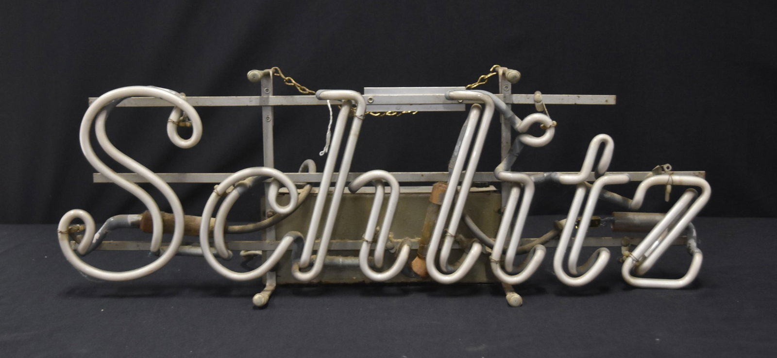 VINTAGE SCHLITZ NEON BEER SIGN: VINTAGE SCHILTZ NEON BEER ADVERTIING SIGN - 24" x 5" x 18 1/2"