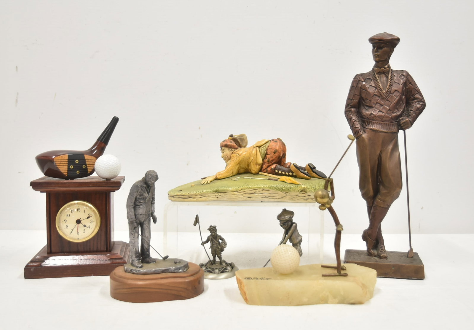 ASSORTED GOLF FIGURINES & GOLF DESK CLOCK (1 of 17)