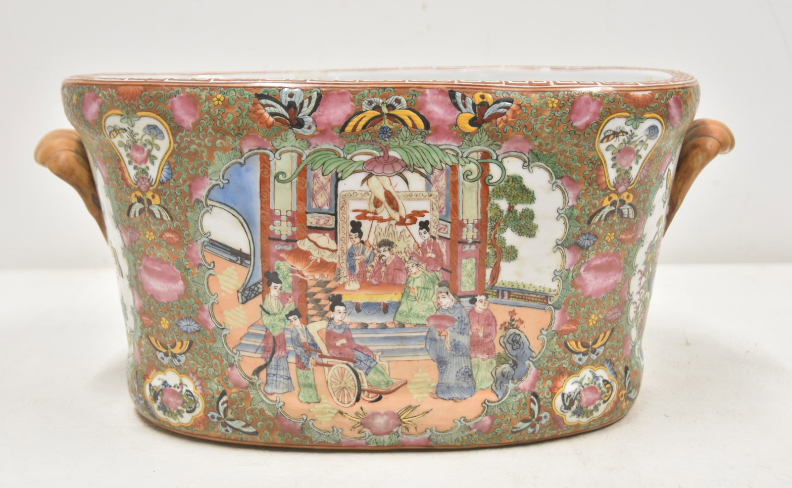 ROSE MEDALLION STYLE FOOTBATH: ROSE MEDALLION STYLE PORCELAIN FOOTBATH - 17" x 11" x 8"