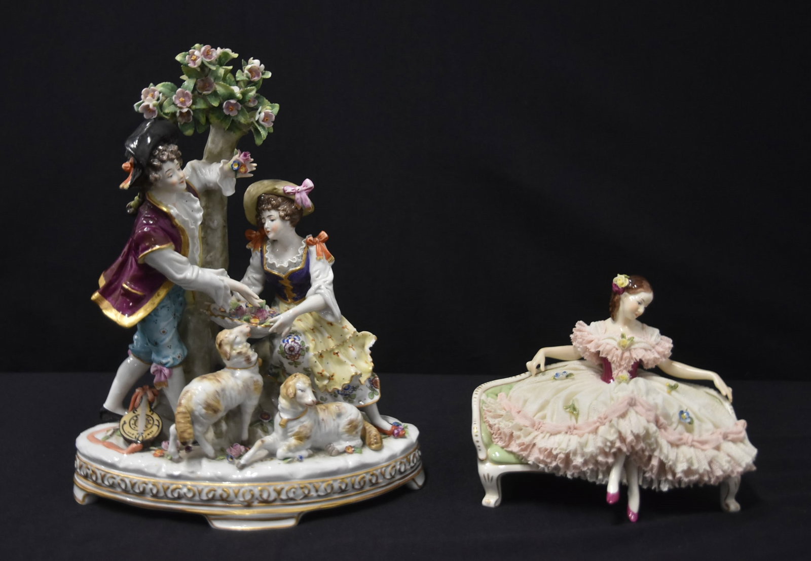 VOLKSTADT LACE FIGURE / PORCELAIN GROUPING (1 of 11)