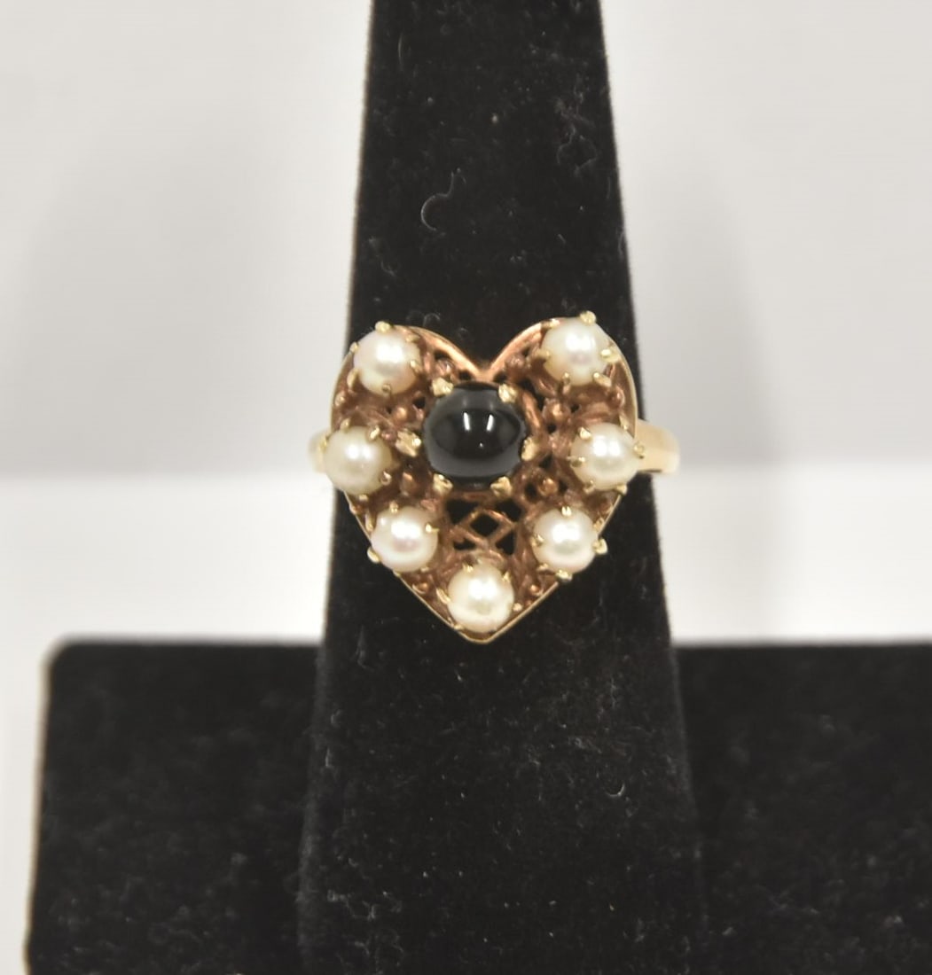 14kt BLACK ONYX & PEARL HEART SHAPE RING: ANTIQUE 14kt YELLOW RETICULATED GOLD HEART SHAPE RING WITH BLACK ONYX CENTER STONE SURROUNDED BY (7) PEARLS - 5.6grams ; SIZE 6 1/2