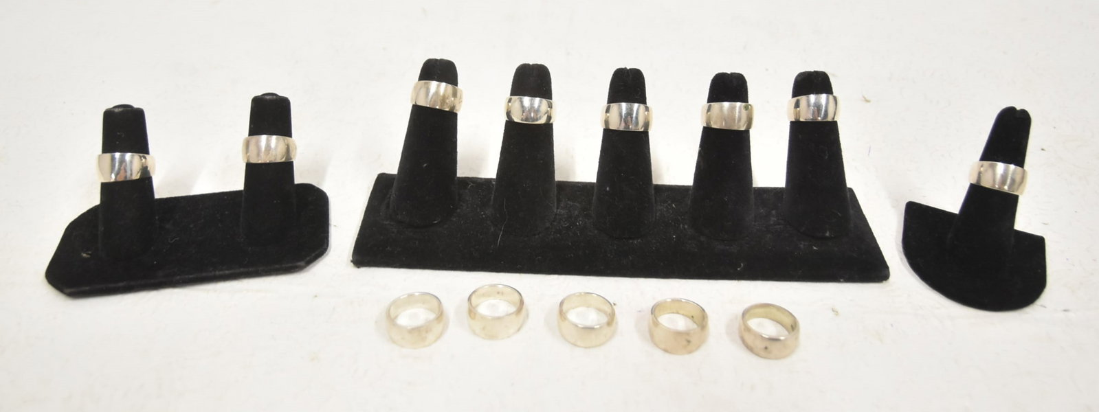 (13) MEXICO STERLING SILVER BANDS: (13) MEXICO STERLING SILVER BAND RINGS MOSTLY SIZE 6 1/2 - 7 ; 3.4ozt