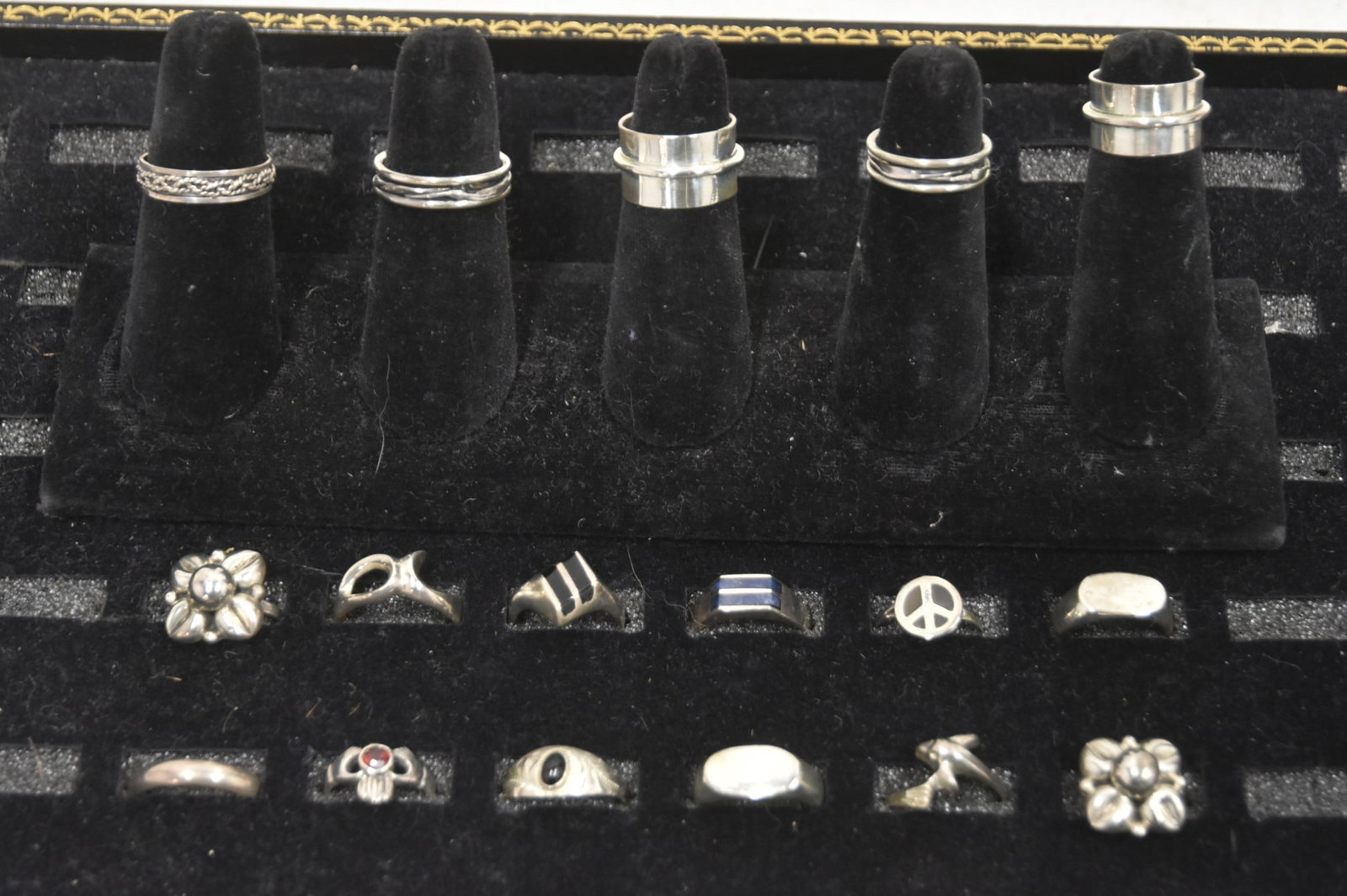 (17) STERLING SILVER RINGS: MOSTLY TAXCO STERLING SILVER (17) ASSORTED SIZE STERLING SILVER RINGS & BANDS - 2.06ozt