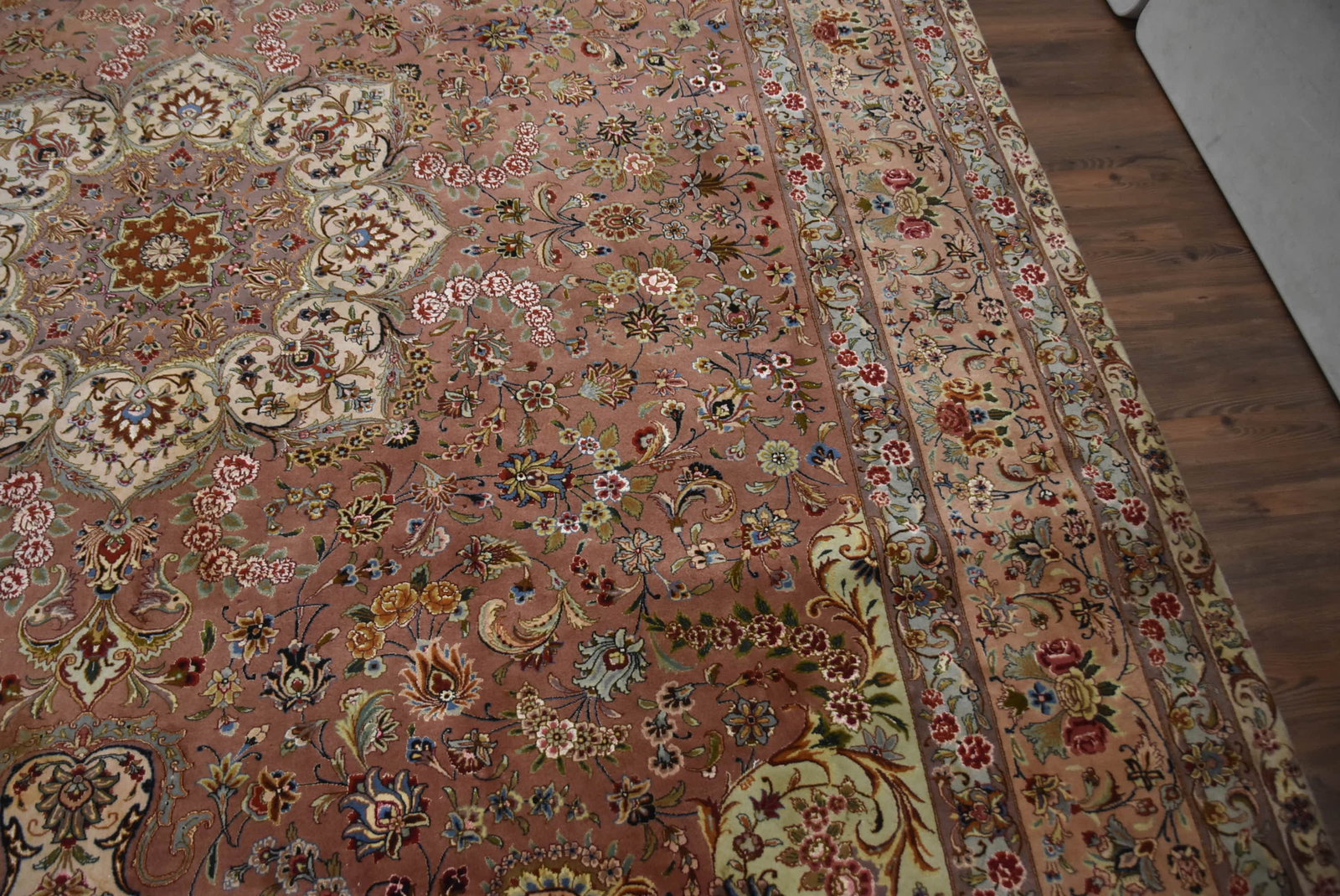 FINE ANTIQUE 10' x 13' TABRIZ CARPET - 8