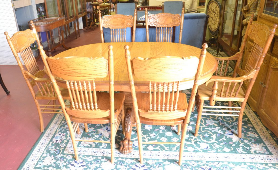 ROUND OAK DINING TABLE WITH CARVED CLAW FOOT: PEDESTAL , (2) LEAVES & (6) CHAIRS INCLUDING (2) ARM-BY MONA LIZA FURNTIURE Co. - 42" x 42" x 30" , LEAVES ARE 10 1/2" EACH