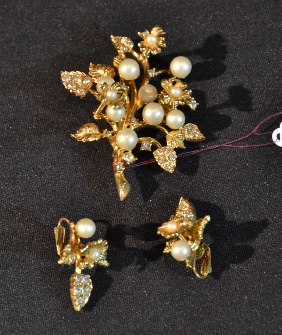 (3)pc HATTIE CARNEGIE PIN & EARRING SET WITH: MOVEABLE FLOWERS - EARRINGS ARE 2 3/4"
