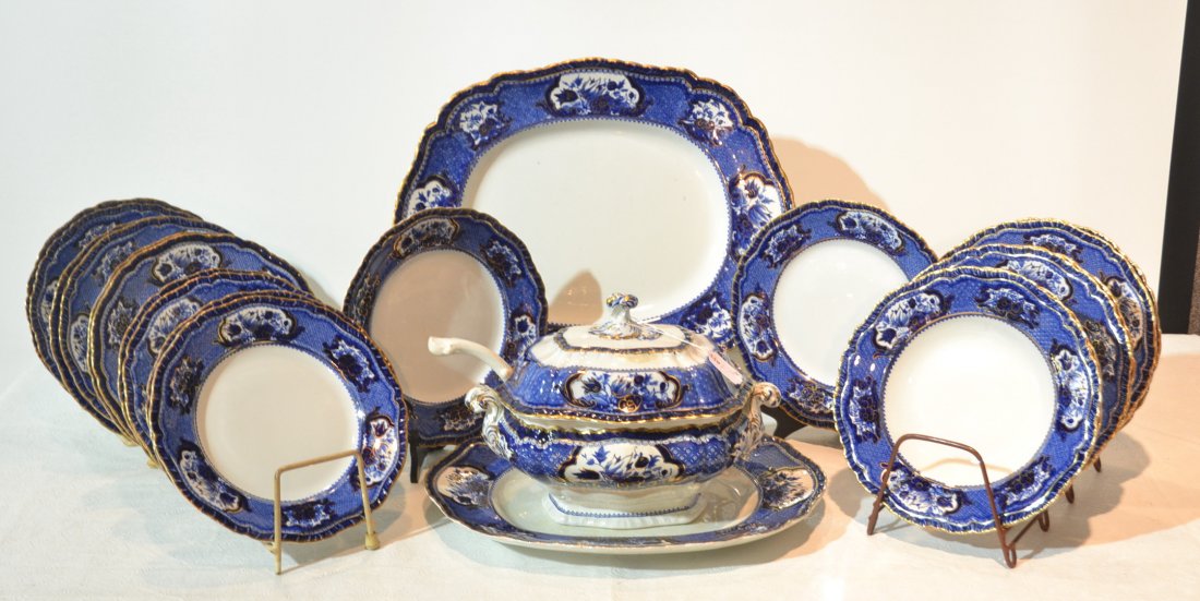 19thC BOOTHS ENGLAND VICTORIAN PATTERN DINNER: SERVICE CONSISTING OF (22) PLATES , LARGE PLATTER, (2) SOUP BOWLS, COVERED TUREEN WITH LADEL & UNDERPLATE - PLATTER IS 18" x 15"