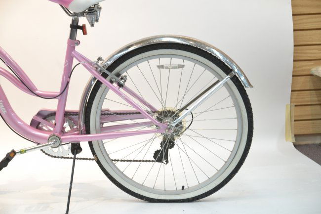 PINK 26" ROXIE SCHWINN BICYCLE (BRAND NEW) Lot 302