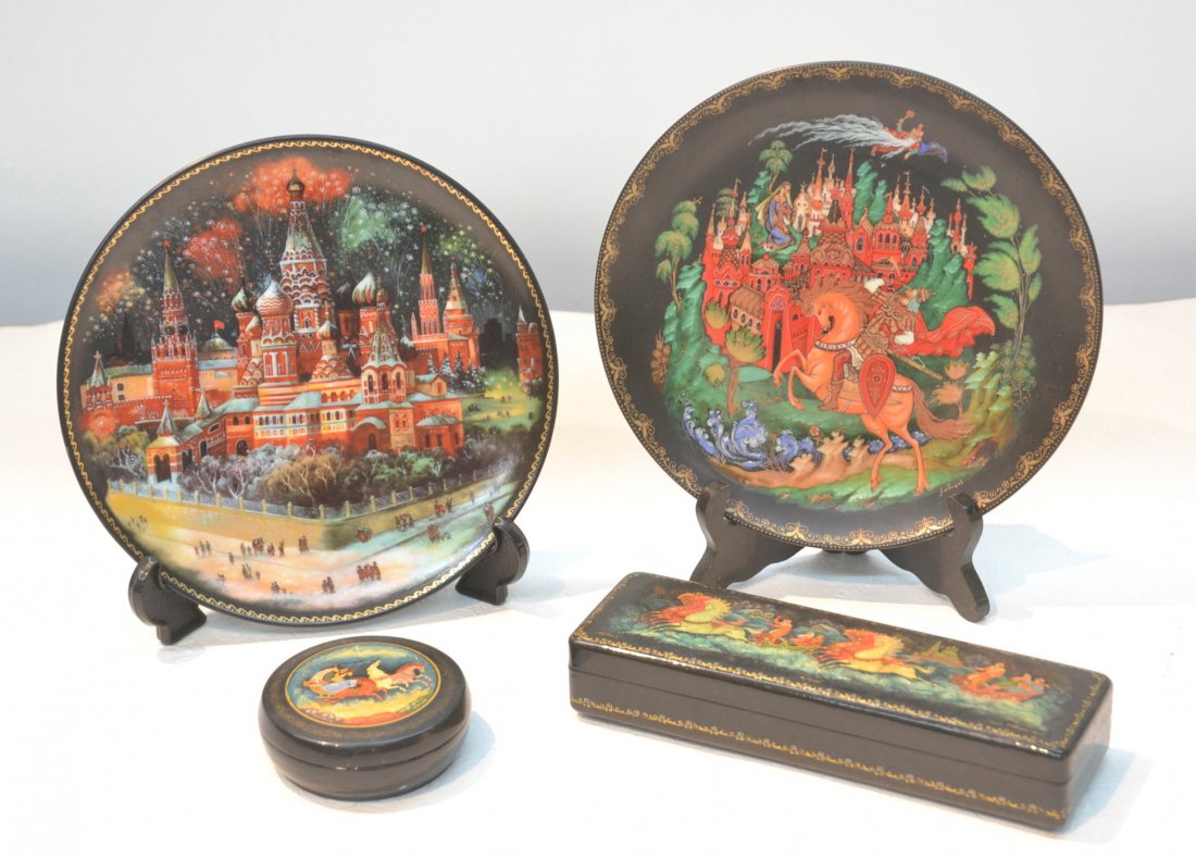 (2) ARTIST SIGNED RUSSIAN LACQUER BOXES &: (Pr) RUSSIAN PORCELAIN CABIINET PLATES ; LARGER BOX IS 2 1.2" x 8" x 1 1/2"