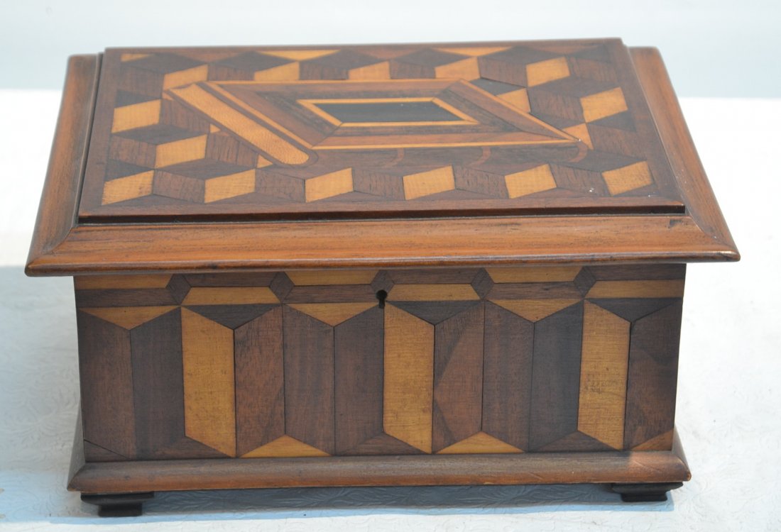 PARQUTERY INLAID SEWING BOX WITH FITTED INTERIOR: PARQUTERY INLAID SEWING BOX WITH FITTED INTERIOR