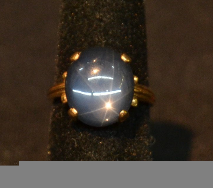 18kt GOLD MOONSTONE RING - SIZE 6 1/4: 18kt GOLD MOONSTONE RING - SIZE 6 1/5