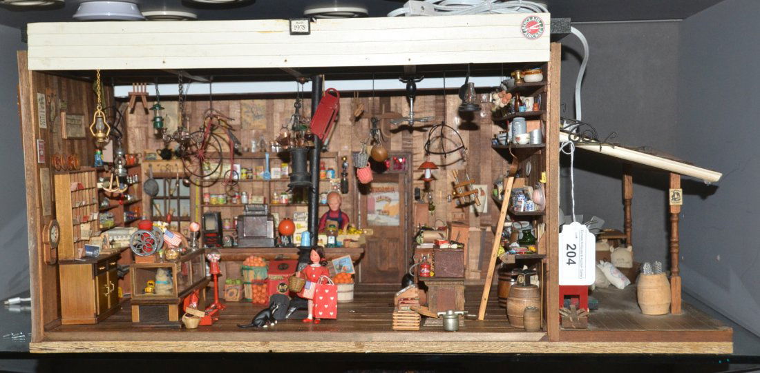HIGHLY DETAILED GENERAL STORE DIORAMA WITH: STOCKED SHELVES , SIGNAGE , BAGGED GROCERIES & PEOPLE - 30" x 18" x 14"