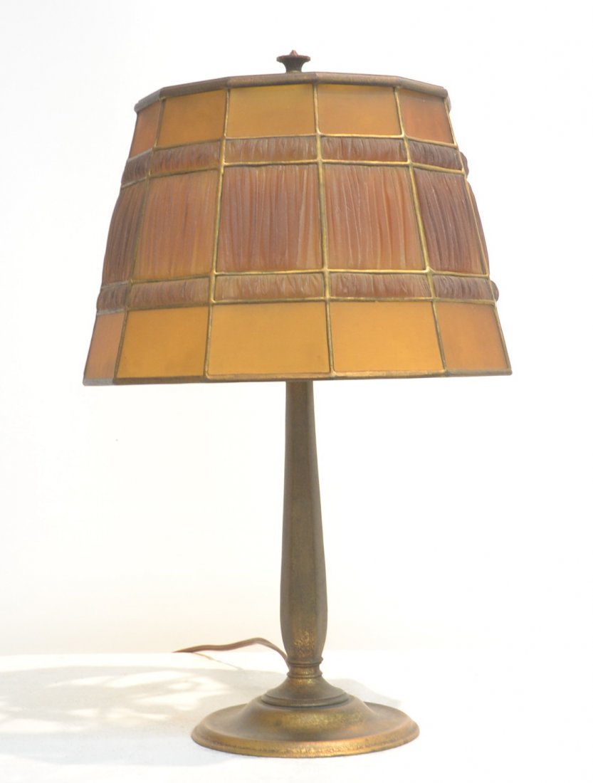 BRONZE TIFFANY STUDIOS TABLE WITH LINENFOLD SHADE: MARKED TIFFANY STUDIOS NEW YORK # 1950 ON SHADE & TIFFANY STUDIOS #534 ON BASE ; AMBER LINENFOLD SHADE HAS HAND HAMMERED PANELS SEPERATNG LINEN GLASS PANELS WITH A DORE FINISH ; FROM A HUNTINGTON , NE