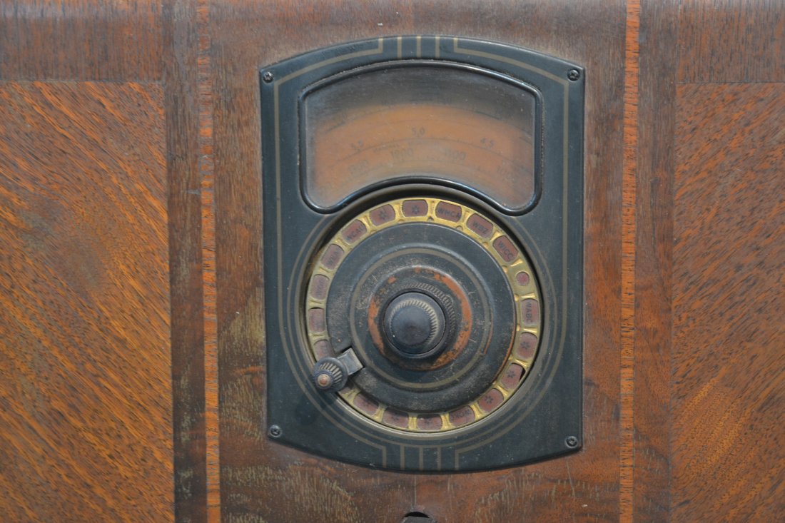 DECO PHILCO CONSOLE RADIO ; MODEL 38-2 - 4