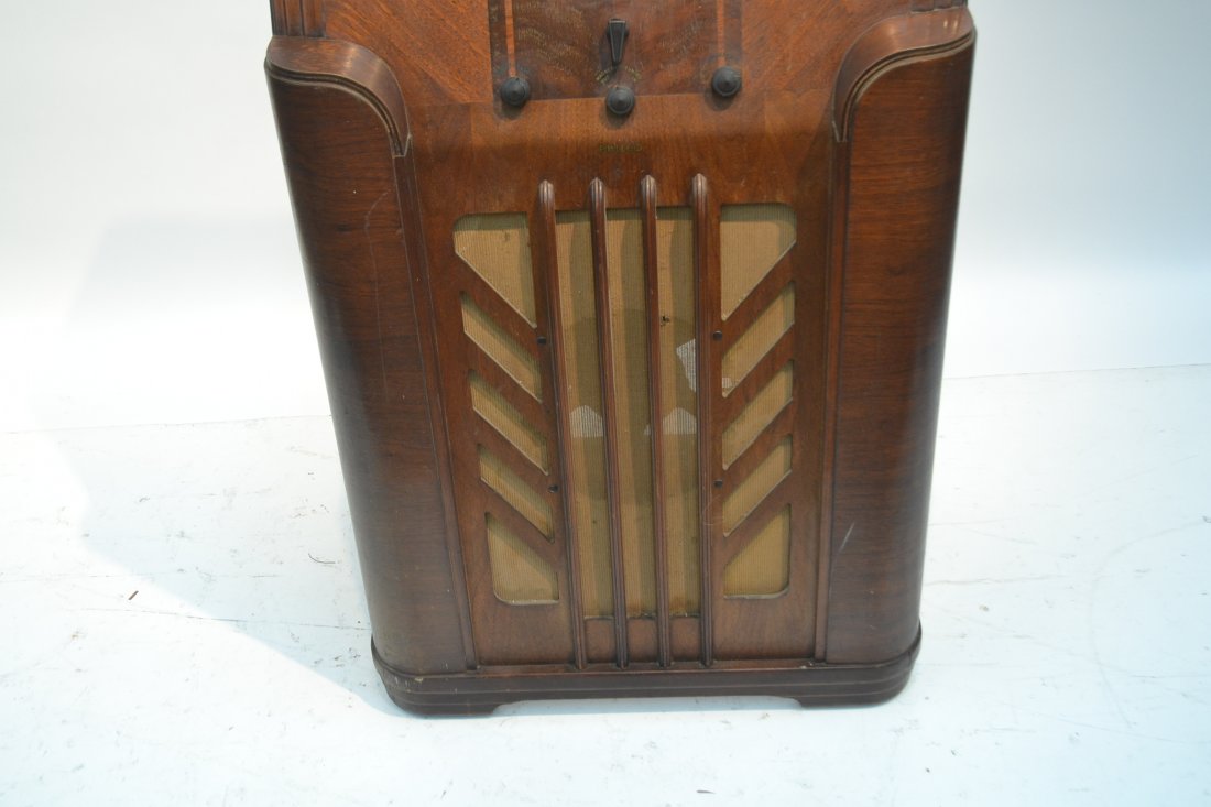 DECO PHILCO CONSOLE RADIO ; MODEL 38-2 - 6