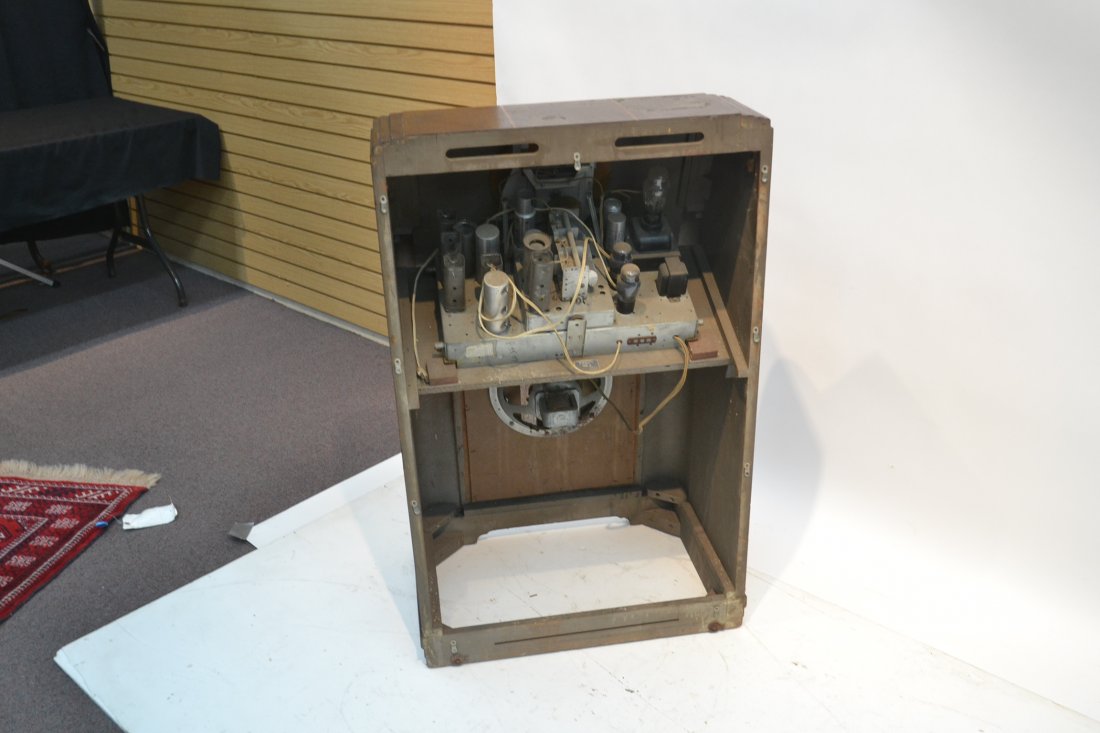 DECO PHILCO CONSOLE RADIO ; MODEL 38-2 - 7