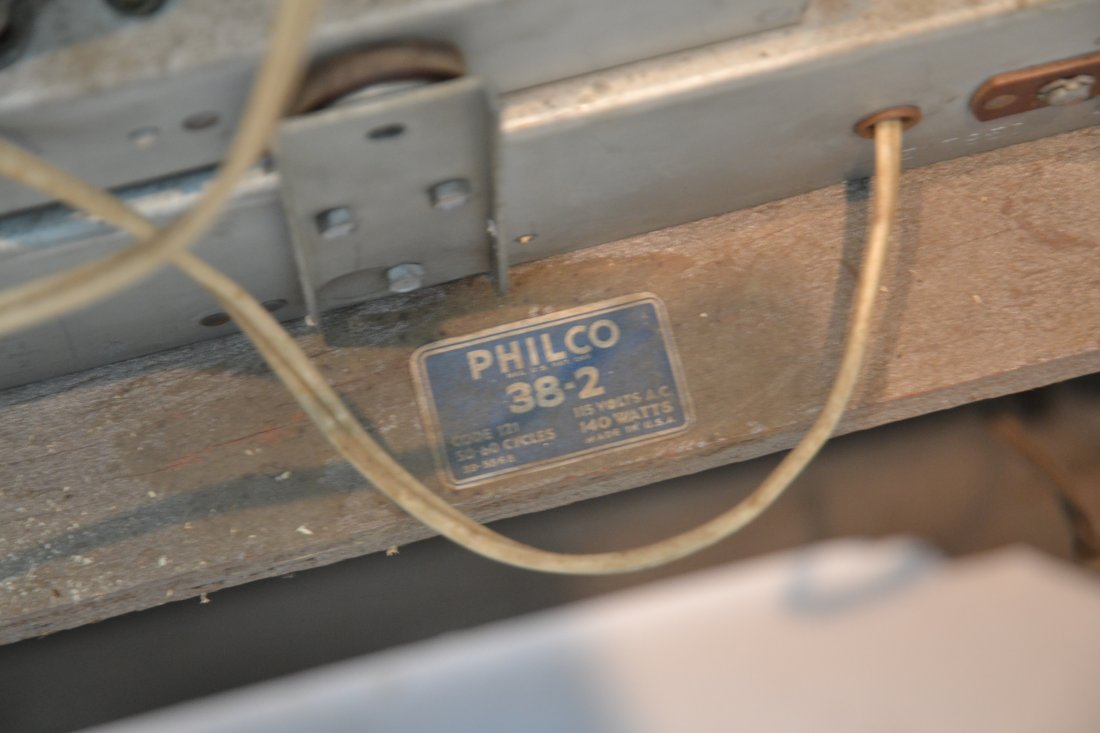 DECO PHILCO CONSOLE RADIO ; MODEL 38-2 - 9