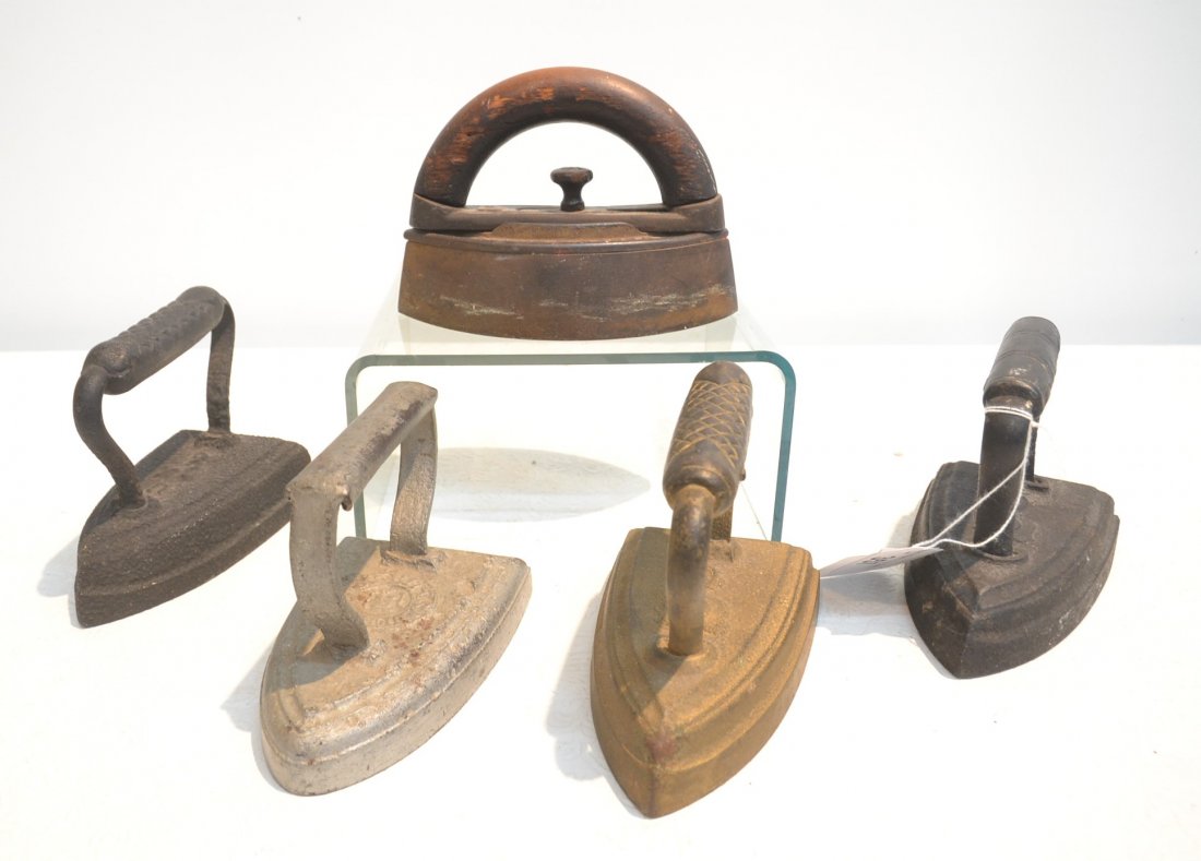 (5) ASSORTED SAD IRONS: (5) ASSORTED SAD IRONS