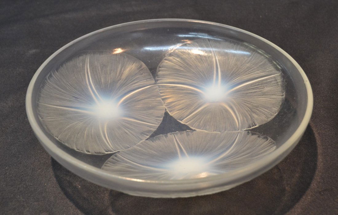 R LALIQUE OPLAESCENT GLASS BOWL - 8 1/2" x 2": R LALIQUE OPLAESCENT GLASS BOWL - 8 1/2" x 2"