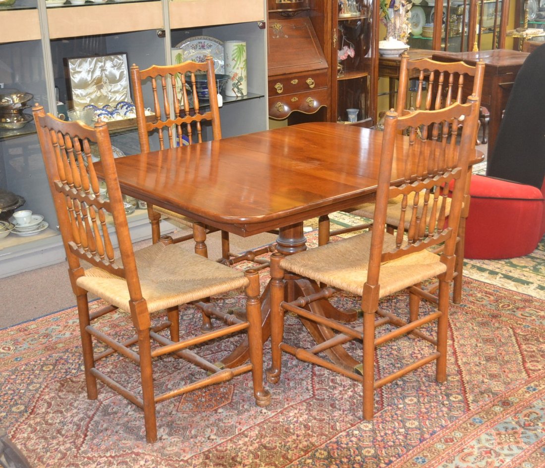 CHERRY VALLEY STICKLEY DINING ROOM REFECTORY: TABLE WITH LEAVES & (4) STICKLEY CHAIRS - TABLE IS 35" x 48" x 29" (CHAIRS HAVE SOME SPINDLE DAMAGES)