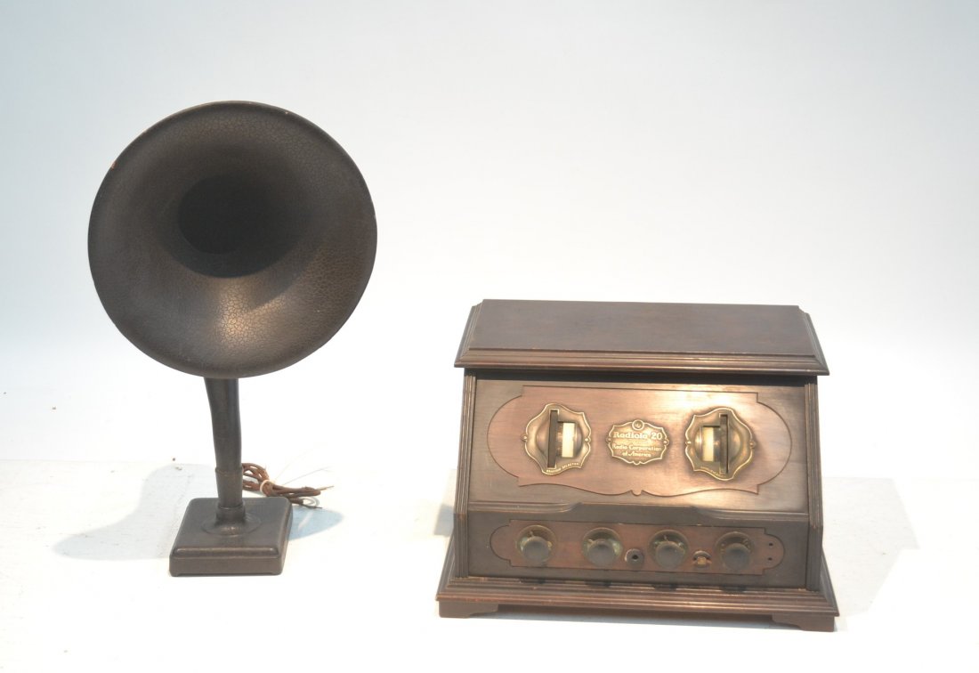RADIOLA 20 MODEL AR 918 RANGE 550- 1500: BY THE RADIO CORPORATION OF AMERICA & STROMBERG CARLSON LOUD SPEAKER - 19" x 16" x 12"