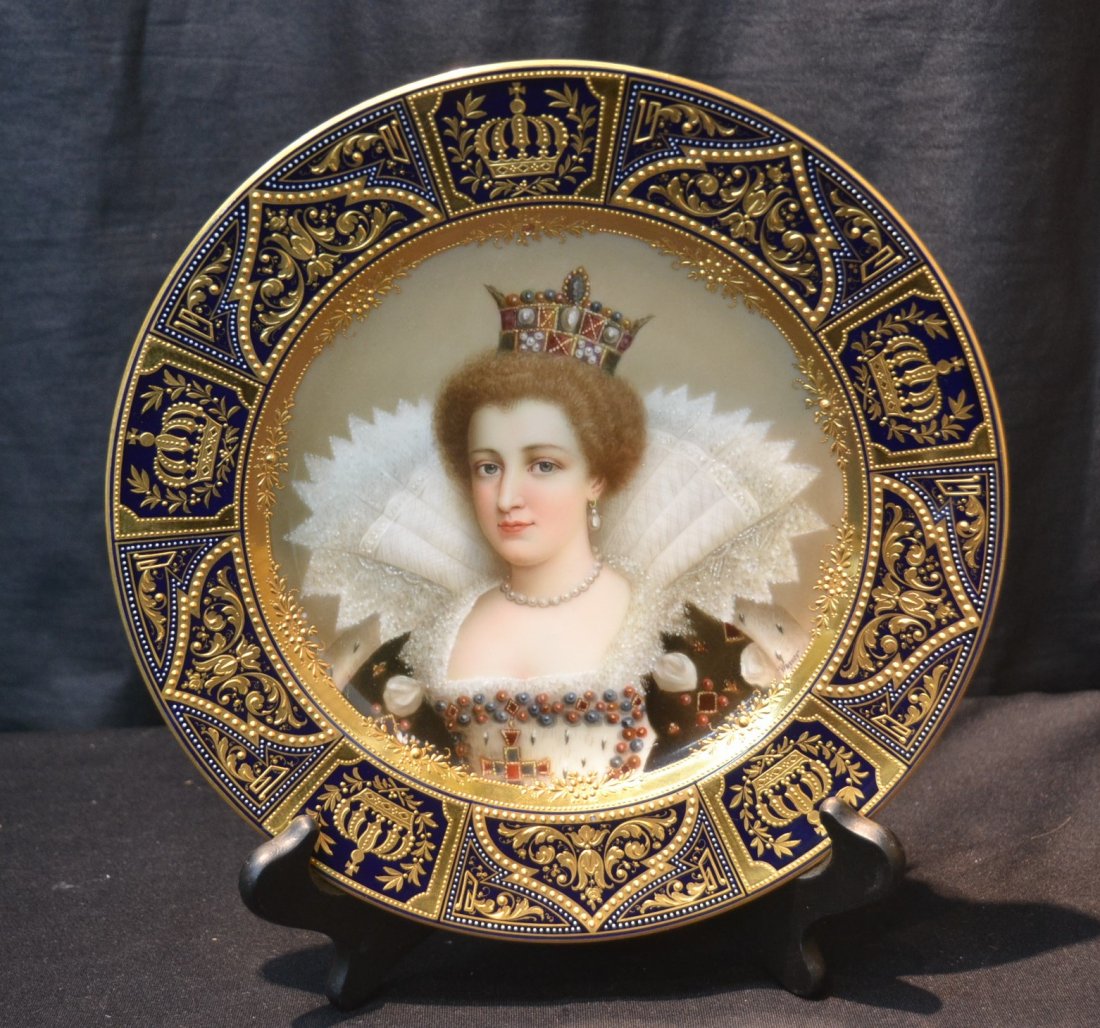 ROYAL VIENNA MARIA V. MEDICI PORTRAIT PLATE: WITH HEAVY GOLD DECORATED BORDER WITH ALTERNATING QUEENS CROWN OVER COBALT GROUND ;ARTIST SIGNED WAGNER ; WITH INSCRIPTION INVERSO - 9 1/2" D