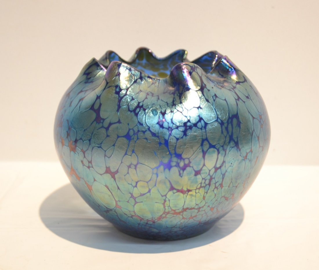 LOETZ IRIDESCENT ROSE BOWL WITH RUFFLED RIM: 6 1/2" x 5 1/2"