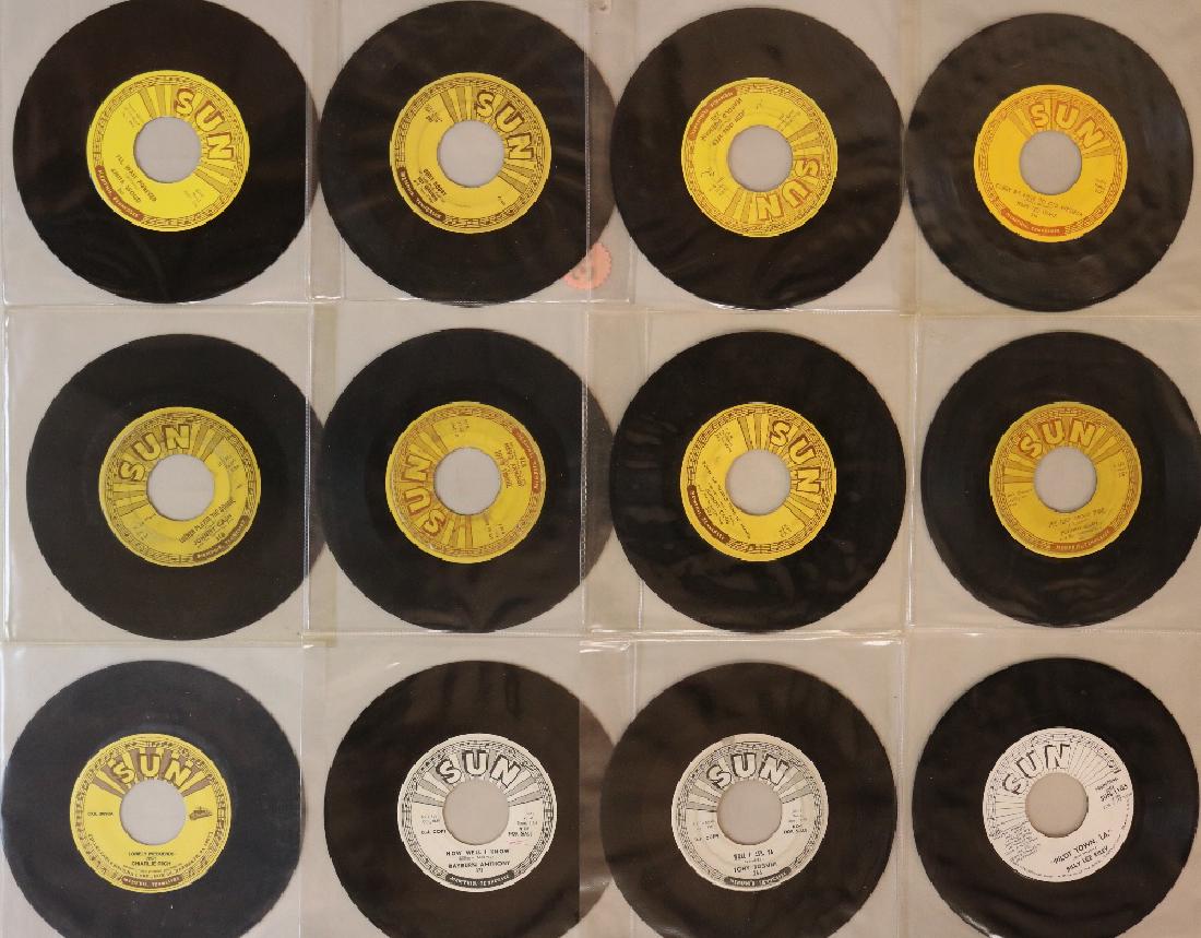 SUN - 7" COLLECTION: SUN - 7" COLLECTION. Superb collection of 14 x original title Sun 45s, 5 of which are promos. Artists/cat. numbers are Anita Wood (361 - lovely Ex+), Roy Orbison (242- VG), Harold Dorman (370), Jerry 