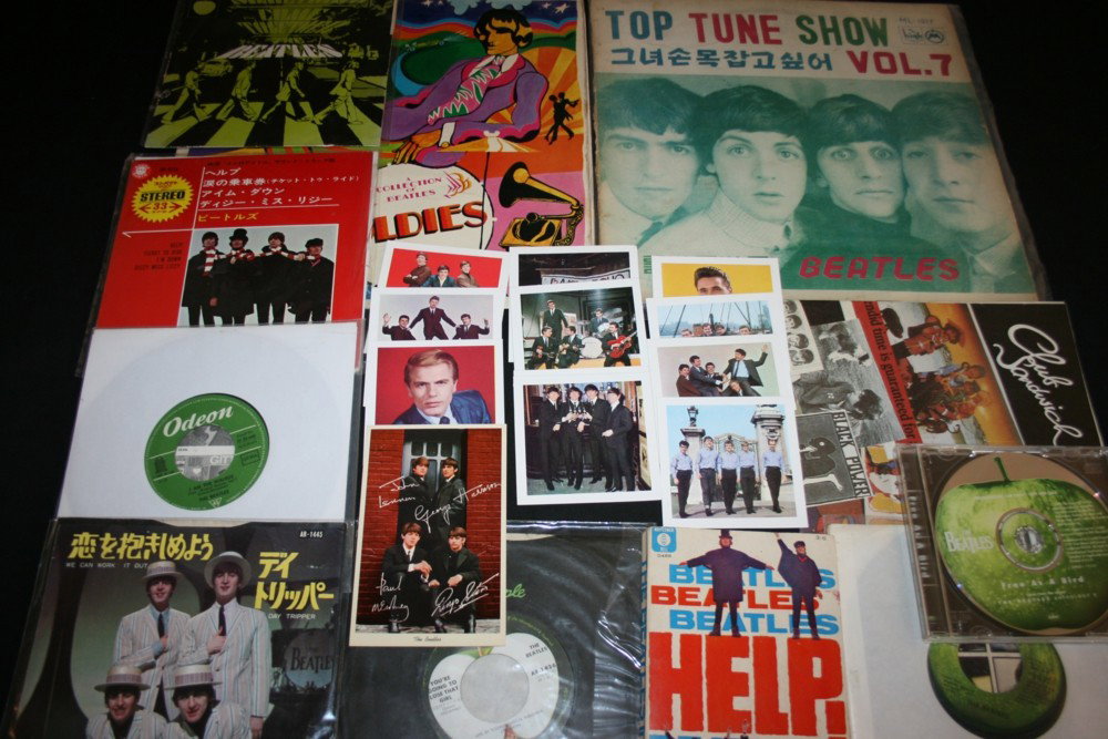 THE BEATLES: THE BEATLES - Collection of 3 LPs, 6 foreign release 7"s, a fanzine, a book, 10 sixties music photo cards and a promo CD. Lot includes: 'A Collection of Beatles Oldies' LP (PMC7016) and 'Top Tune Show