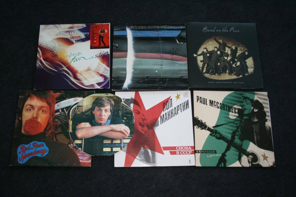PAUL McCARTNEY/WINGS COLLECTION: PAUL McCARTNEY/WINGS COLLECTION - Large collection of 6LPs, 1 10" vinyl, 18 12" releases and 26 7" releases. LPs include 'Red Rose Speedway' with g/f sleeve (PCTC251), 'Paul McCartney Unplugged - the 