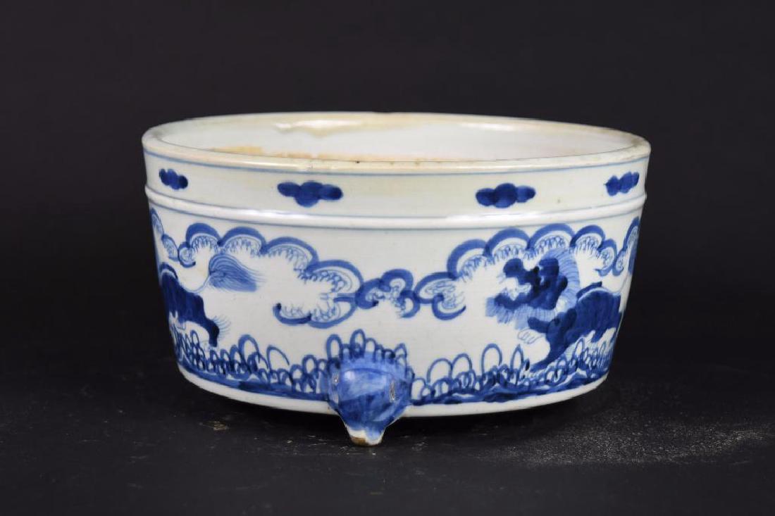 Chinese Blue & White Porcelain Tripod Bowl: Chinese Blue & White Porcelain Tripod Bowl