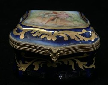 Small Blue Porcelain Box (1 of 7)