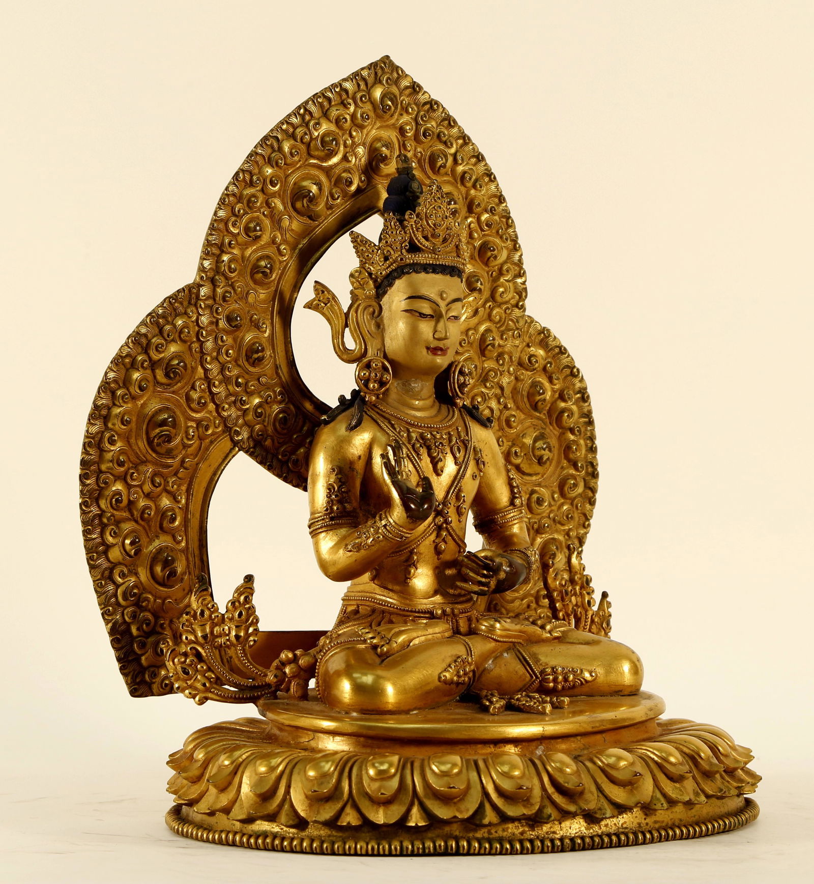 An Exquisite Gilt Bronze Backscreen Guanyin - 4