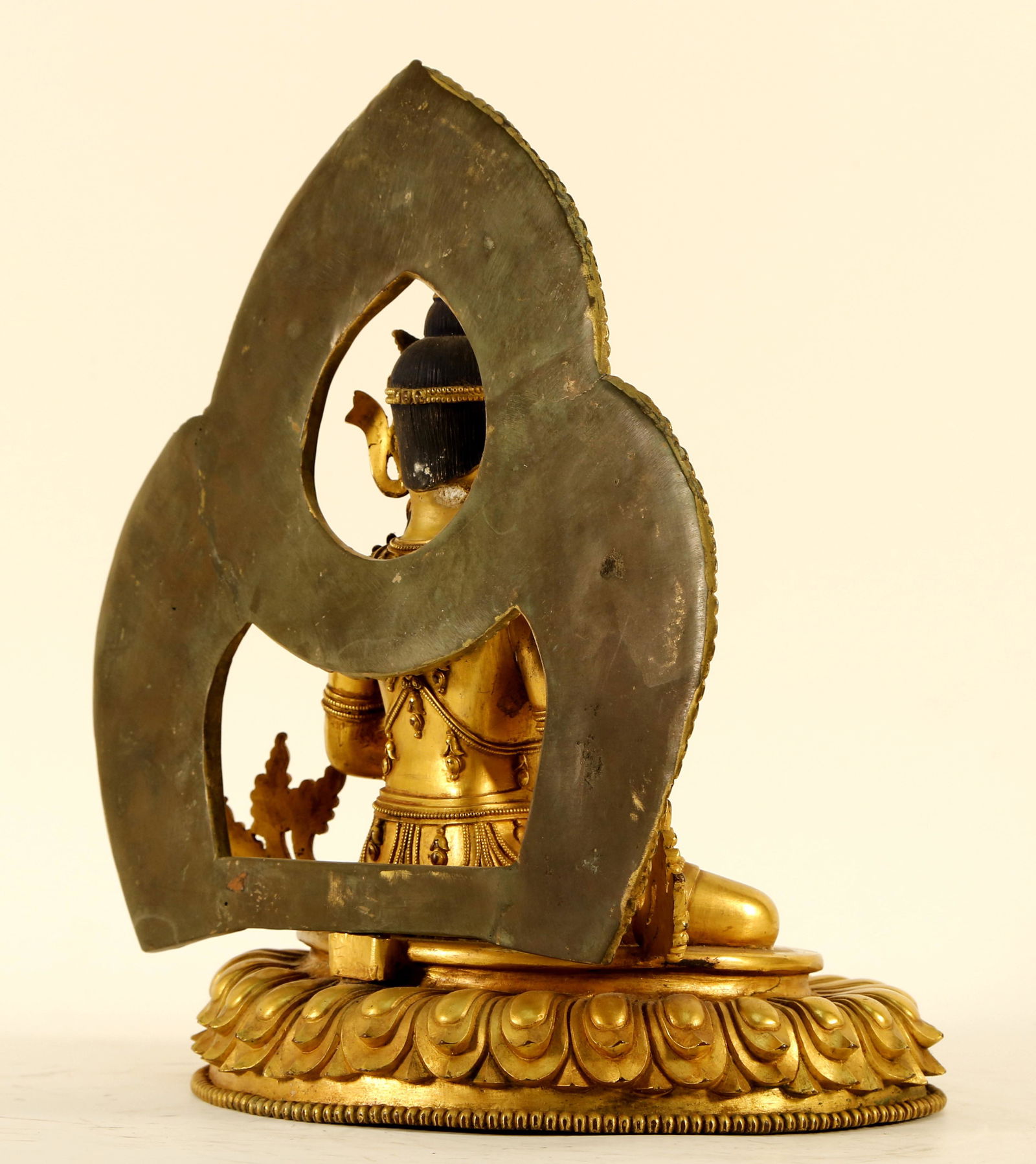 An Exquisite Gilt Bronze Backscreen Guanyin - 6