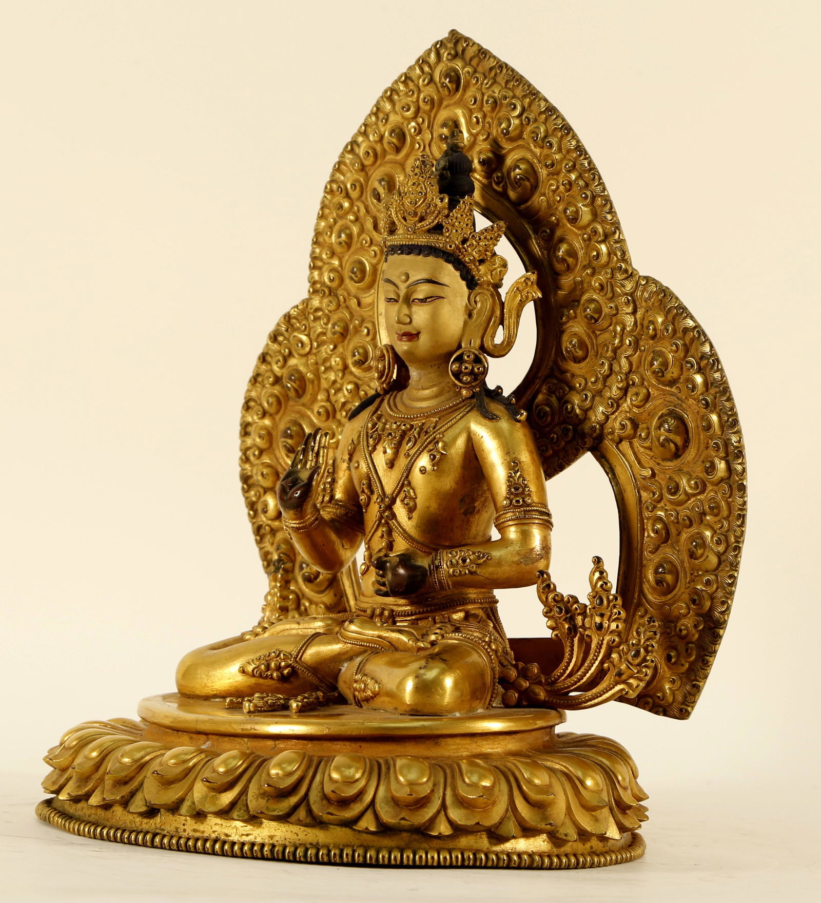 An Exquisite Gilt Bronze Backscreen Guanyin - 8