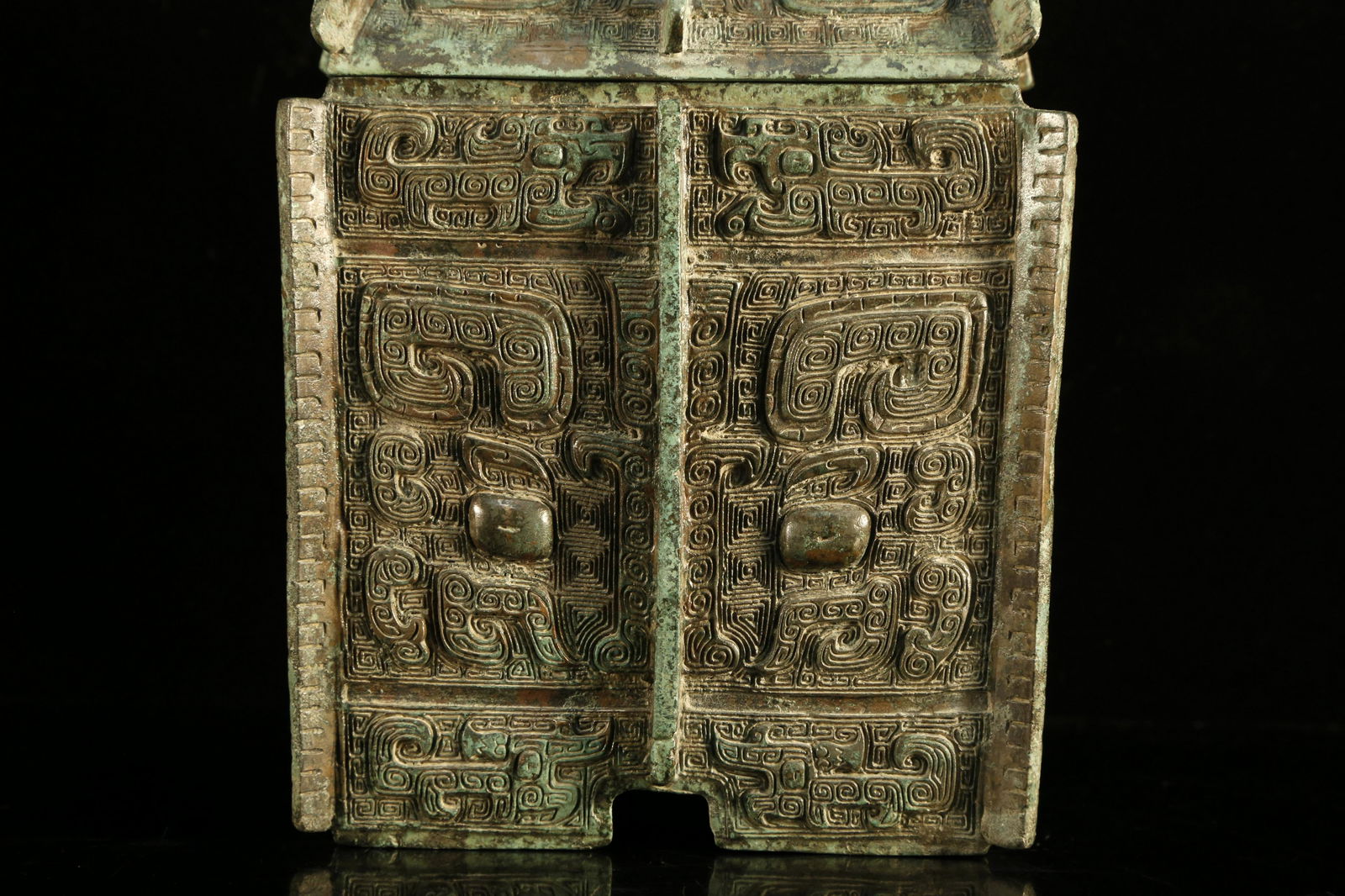 An Exquisite Bronze Taotie-Pattern Capped Jar. - 3