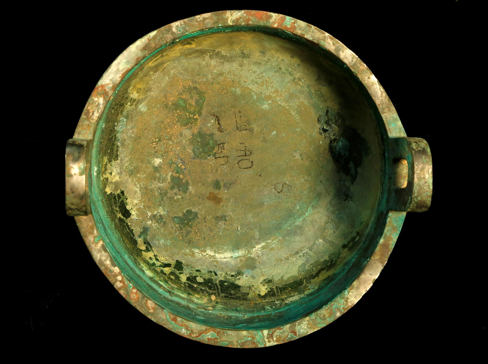 An Exquisite Bronze Taotie-Pattern Tripod . - 7