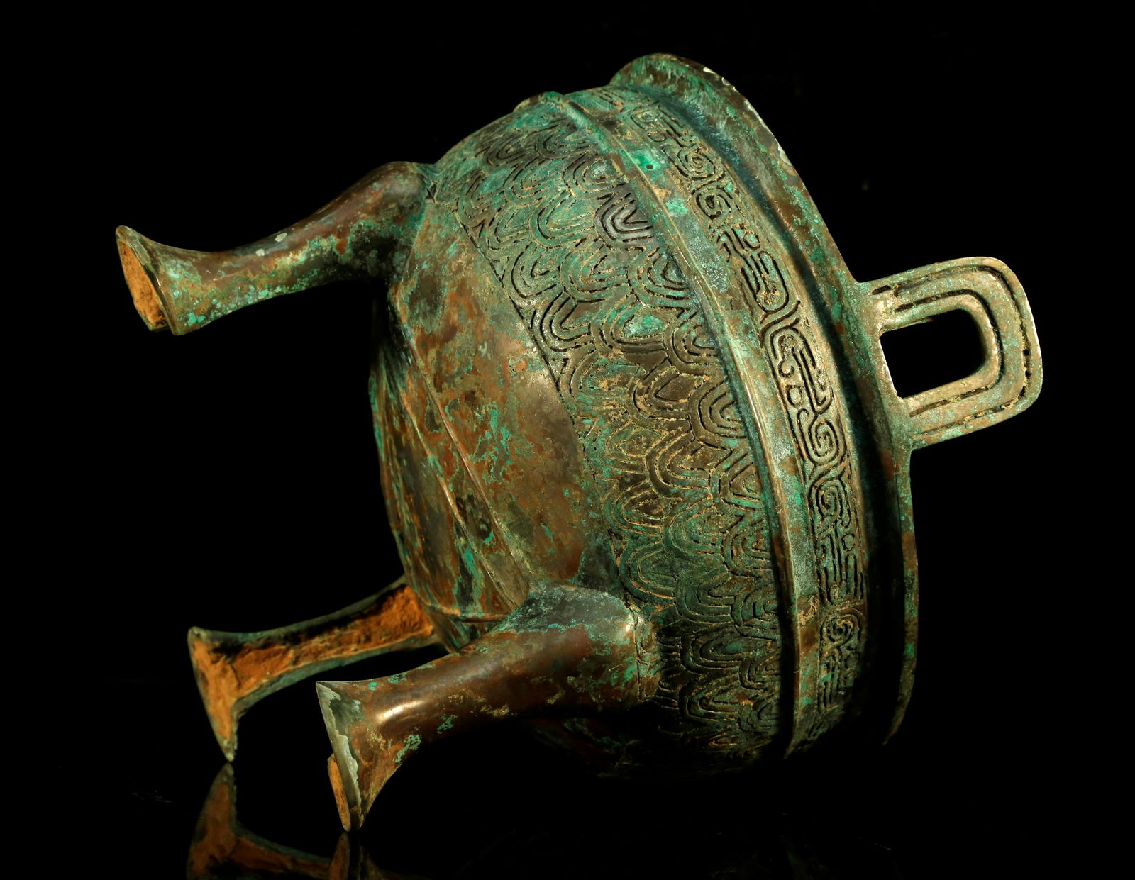 An Exquisite Bronze Taotie-Pattern Tripod . - 8