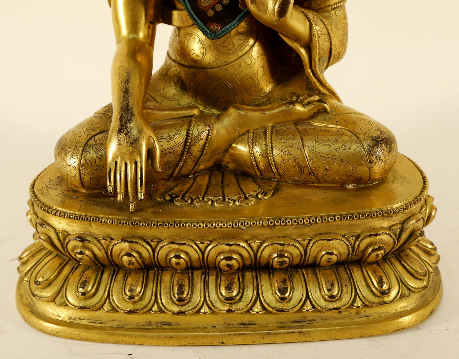An Impressive Gilt Bronze Sakyamuni - 3